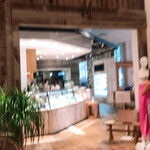 RHC CAFE - ロンハーマン店舗の奥にあるカフェの入口