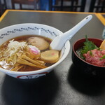 かどのめし屋 海鮮食堂 - 八戸ラーメンとミニ丼