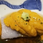 馳走 啐啄一十  - ①冷製加賀蓮根饅頭(石川県産)、北紫雲丹(青森県大間産)載せ、冷製本枯節&真昆布出汁
      加賀蓮根はつなぎ無しで口の中で優しい甘さ
      北紫雲丹の産卵期は秋、旬は春～秋
      品のある甘みが合わさります