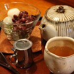 甘処 あかね - 抹茶寒天蜜あずきのほうじ茶セット、990円也。