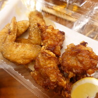 炭火焼鳥 いこか - 唐揚げ2種盛（もも、手羽先）