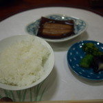 古賀 - ご飯もの(ご飯、アナゴのにこごり、漬物)