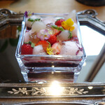 ラトリエ ア マ ファソン - 苺・柚子の香るトロンプルイユ仕立てのパフェ