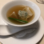 礼華　青鸞居 - フカヒレと生海苔のワンタンスープ
            優しいお味。スープも美味しかった