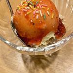 焼肉処 まるます家 - バニラアイス♬
      (イチゴソース)