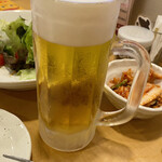 焼肉処 まるます家 - 生ビール♬
      ジョッキもホースも綺麗♡
      次はハイボールを飲んだけど…
      撮り忘れたっぽいね(^▽^;)