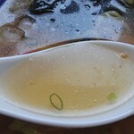 武田そば屋 - ラー油が浮かぶあっさりスープ。