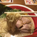 中華そば 八角  - 麺リフトアップ