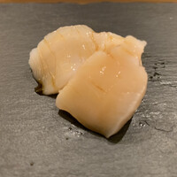 SUSHI TOKYO TEN、 新宿店 - 北海道産のホタテ