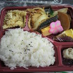 初音 - 和風弁当 380円