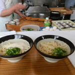 山越うどん - 並んでなければ、注文してから約15秒で出た