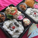 つつみ屋 - 日替わり弁当2種　各450円