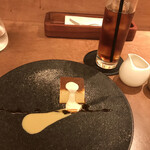 ラガッツァ - リコッタチーズのケーキ、アイスミルクティー