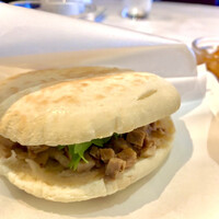 四川名菜 川府 - 肉夾饃（ロオジャーモー）