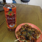 甘栄堂 - 料理写真:ペットボトルとたこ焼き
