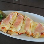 ロペ倶楽部 テラスレストラン - チーズナン