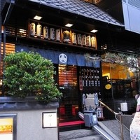 鰻割烹 伊豆栄 本店 - 老舗の風格が漂う門構え