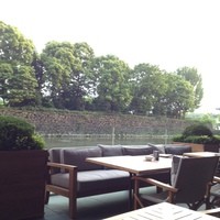 グランド キッチン - 昼のテラスから