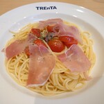 TREnTA -  生ハムとトマトのペペロンチーノ