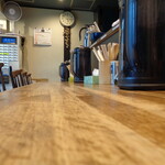 煮干し中華そば 一剣 - ６席のカウンター