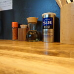 煮干し中華そば 一剣 - 卓上