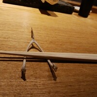 焼鳥 市松 - 鶏骨の箸置き