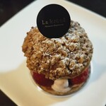 ラ クローネ - 苺のシュークリーム