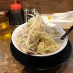 好麺 たまらん - たまらんラーメン、野菜マシ、ニンニクマシマシ、からめ。