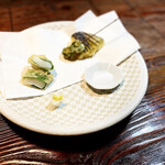 手打ち蕎麦 天婦羅 雨安居 - 茄子の扇揚げ、イカのシソ巻き、帆立の磯辺揚げ