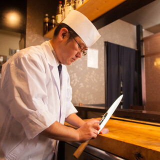 京懐石を基調とした「福岡ならではの日本料理」を追求。