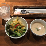 キッチン櫻庭 - 料理写真:ランチのサラダとスープ