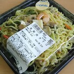 COPAL - 海鮮焼きそばはパックに入って提供