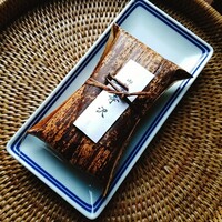 御料理 寺沢 - おいなりさんは、竹皮に包まれて