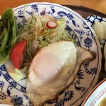 ラーメン焼肉 京 - 目玉焼き　サラダ