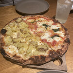 ドンブラボー - マルゲリータ、ポテトとアンチョビのピザ。
