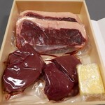 Let it Beef - ニュージーランド産牧草牛フィレステーキ100g1枚税込2050円→1850円とサーロインステーキ150g1枚税込1750円→1550円