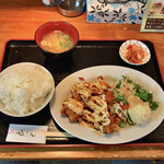 Umeshin - ●金賞からあげ定食¥780税込（ご飯大盛） ・ミニサラダ ・キムチ ・みそ汁付き （ご飯大盛無料） オリジナルスパイス味or秘伝のタレマヨ味（タレマヨを選択）