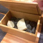 ジュンジーノ - フォカッチャ入れには、暖めた石が入ってます