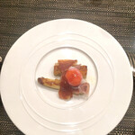 ジュンジーノ - ホワイトアスパラ 卵黄のコンフィ 生ハム