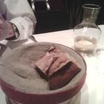 やっぱりパンはそれなりにおいしいけど、バゲットしか出ないし、つけるものはないし、、、