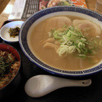 好来 - 薬膳ラーメン＋ミニチャーシュー丼セット