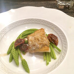 ジュンジーノ - 甘鯛の鱗焼き 野生のアスパラガス ドライトマト