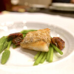 ジュンジーノ - 甘鯛の鱗焼き 野生のアスパラガス ドライトマト