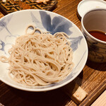 日本橋 蕎ノ字 - 冷たい蕎麦。蕎麦で〆る天ぷら屋は珍しい。大将が毎日打つ蕎麦は本当に美味い。