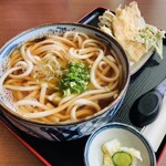 石臼挽き手打ちそば おおみ - 天ぷらうどん　大盛り