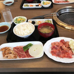 焼肉けやき - うす切りカルビ&てっちゃん定食＋サガリスジ