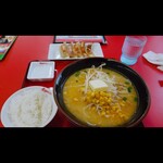 くるまやラーメン　 - 塩バターコーン、餃子、半ライス