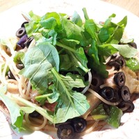 キハチ 青山本店 - 【パスタ】「スモークチキン　揚げ茄子　ルコラのブタネスカビアンコスパゲッティ」