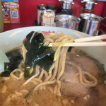 ラーメン山岡家 - 三陸産ワカメも相性ピッタリ