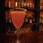 バー アトリウムギンザ - 秘密のオリジナルカクテル （^-^） 巨峰を使用。くるくる回る光をイメージ